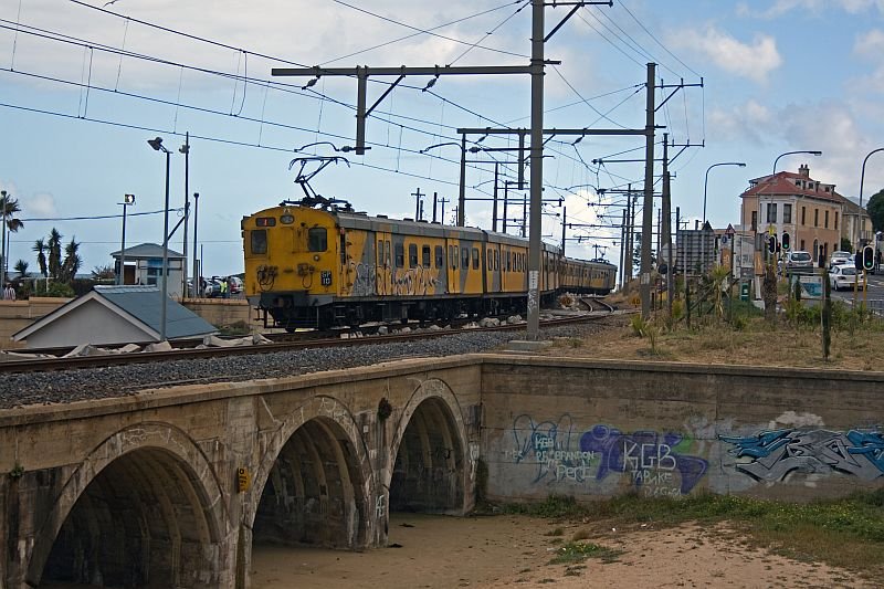 In the next second the front of the train will turn behind the houses in direction to Simons Town