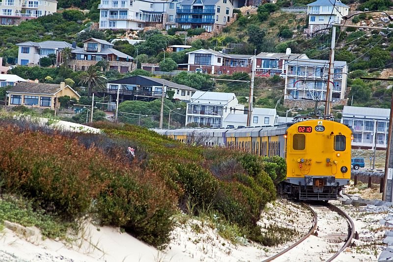 There he goes. Next station: Glencairne.