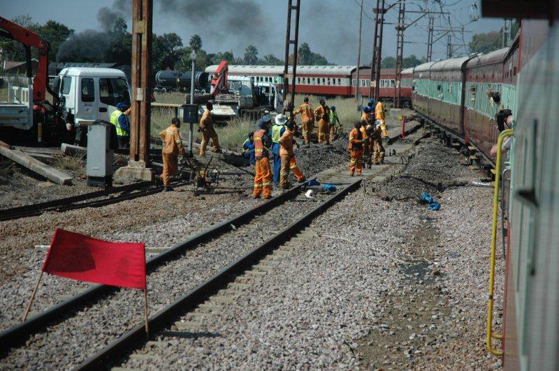 The 15F in the background takes the curve on the branch to Cullinan, whilst the red banner protects the adjacent line, as the track crew remove the points from the platform loop line at Rayton. The sidings on the opposite side of the station are to be lifted as well.