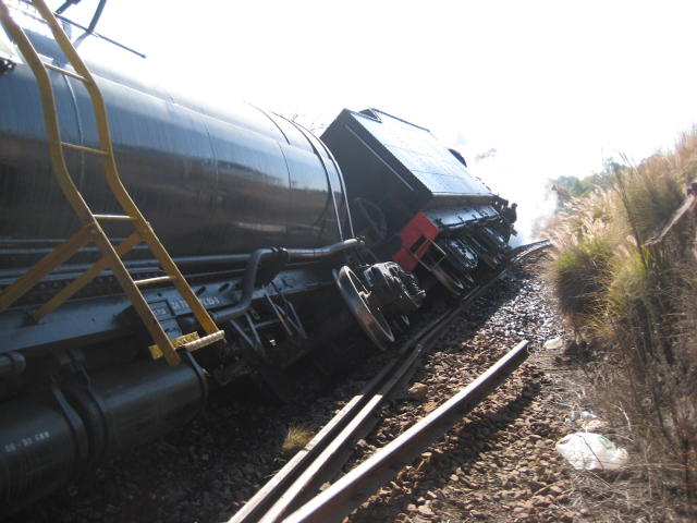 That loose rail on the right is actually the LEFT HAND rail