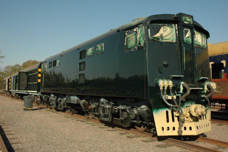 The finishing touches of yellow trim and decals are next in line, once the final green goes on. The latest 5E1 to be repainted. This will make three currently in the corporate colours.