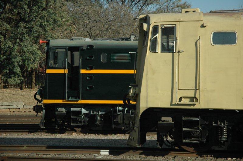 Rovos Rail class 5E1 last series get their new corporate look. Before and after makes a big difference