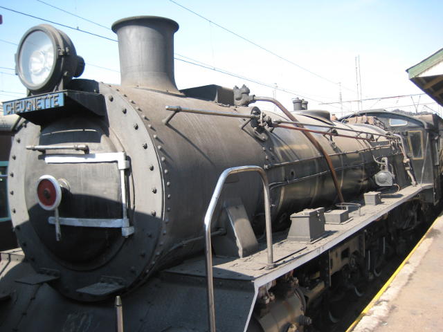 2650 stands in Hermanstad station platform, ready for action