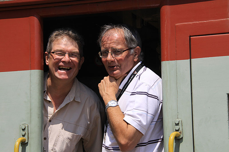 SIA and SANRASM held a friendly meeting in the caboose. Dave Richardson and John Batwell.
