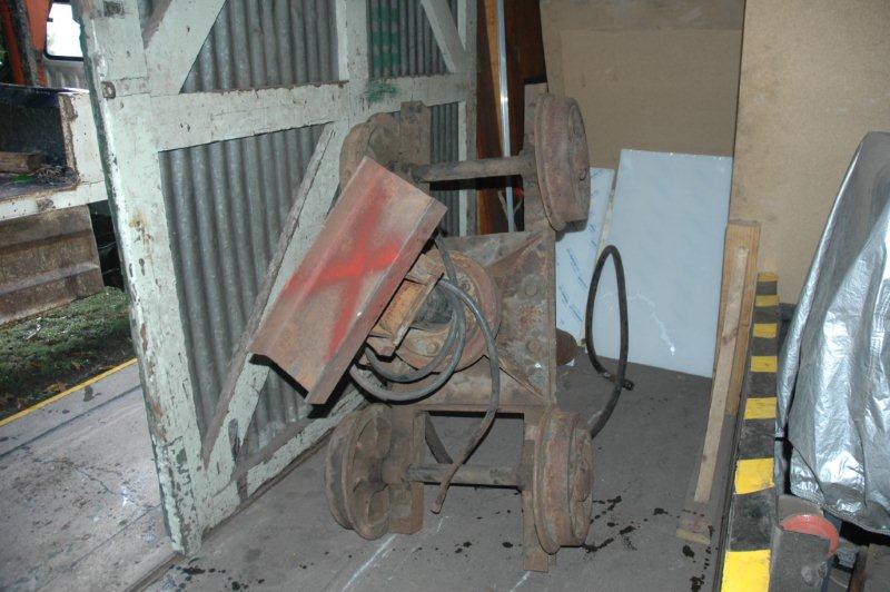 Drop pit jack safely stored!