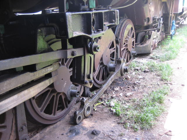 The left hand side rods have been removed from 3020 for attention to the bushes. We did the right hand side a few months ago.