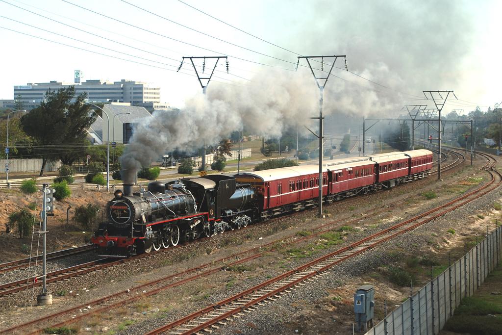 Train - The train on the morning run near Epping