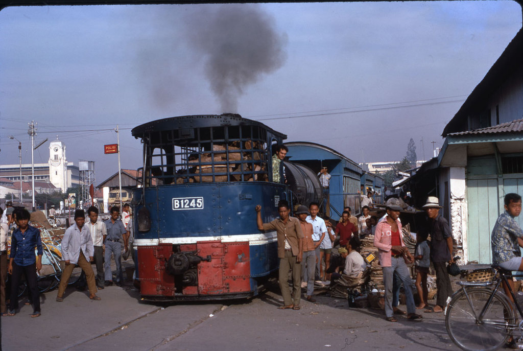 B12 12-45   DOWNTOWN SURABUYA  8 73.jpg