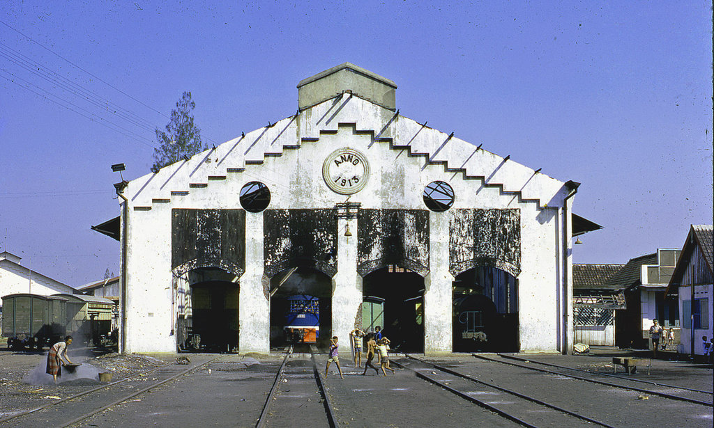 Steam tram loco Wonokromo Surabuya.jpg