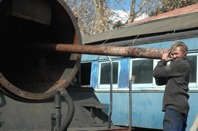 The scale build up at the tube ends can be clearly seen. The rest of the tube body looks in good nick. This is partly due to good water treatment and regular blowing down of the boiler.