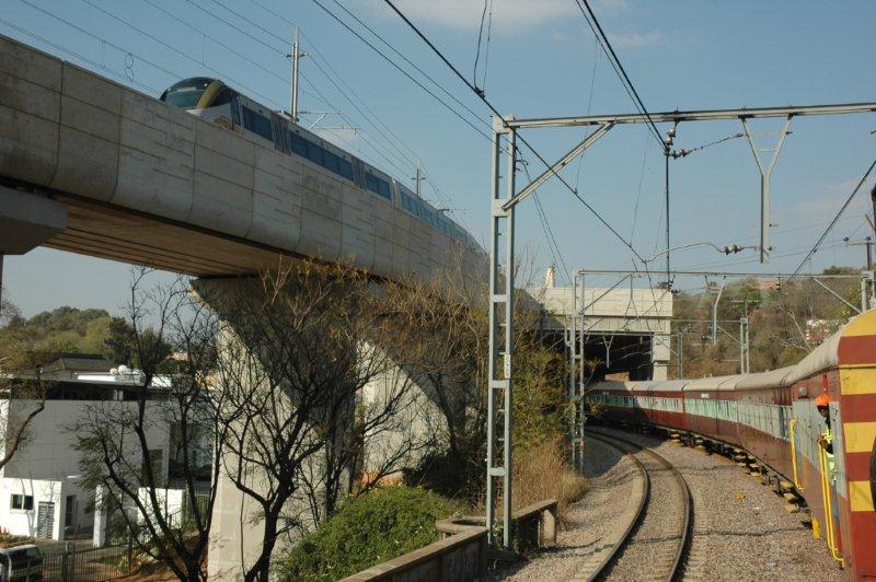 Gautrain making tracks just out of Pretoria heading towards Hatfield, whilst the FOTR steam hauled Tshwane Explorer waits for a signal