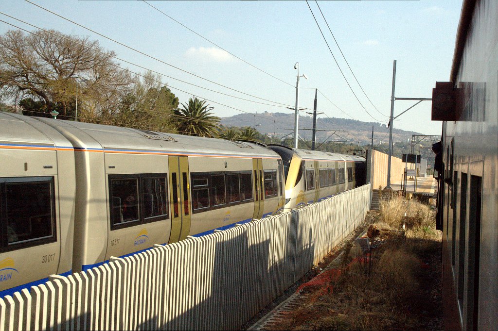 Gautrain_passing_s3.jpg