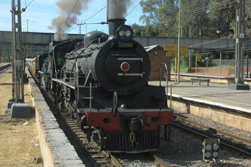 Standing ready to get the departure signal. FOTR and Rovos Rail locomotives on the first train for the club during 2012 to Cullinan for Valentines Day.