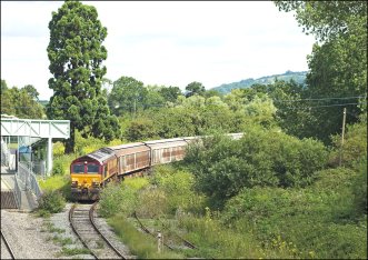 66207 arriving at Ashchurch with 6Z12, the 07.30 from Bescot, carrying bottled water