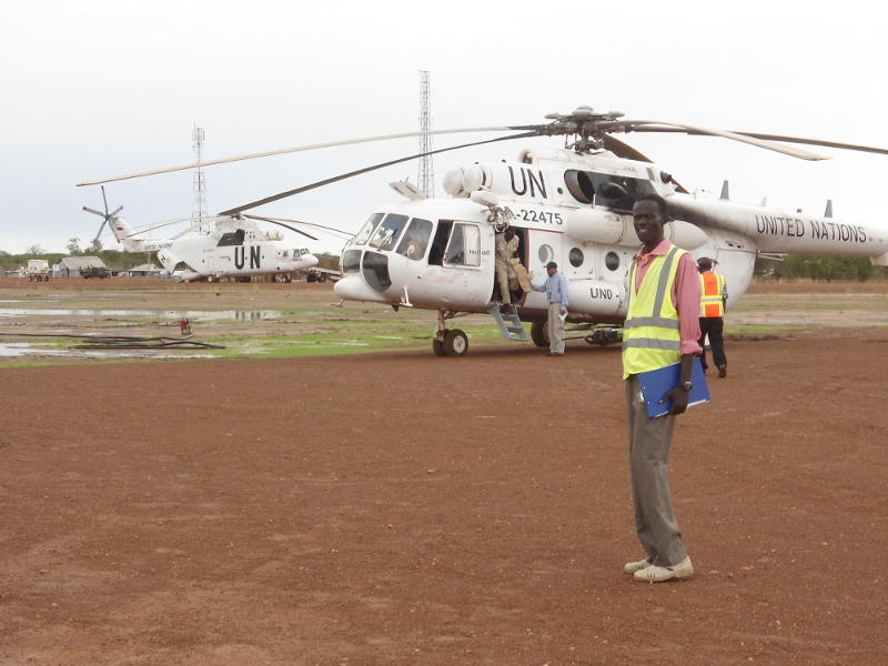 In the background, a heavy lift helicopter. Maybe someone can tell me what it is? Bor.