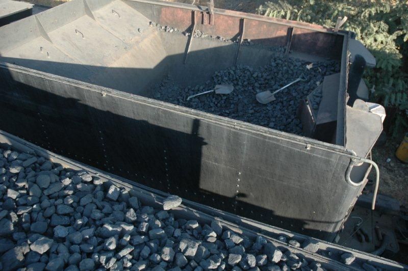 15F 3117, which was in the 2010 derailment, has been standing all that time with a tender full of steam loco life-giving coal. Her goodness was shovelled over to 2650, the 19D, and thus ensures that a good financial saving has been made for a trip or two in the future!