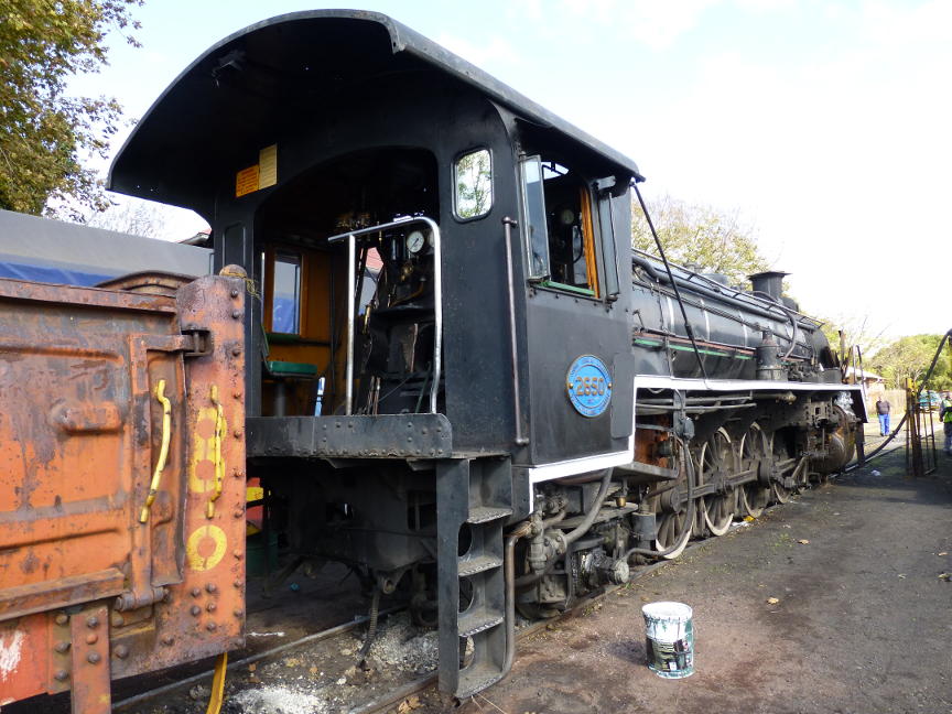 The other half of the unusual sight - a tenderless 19D no 2650.