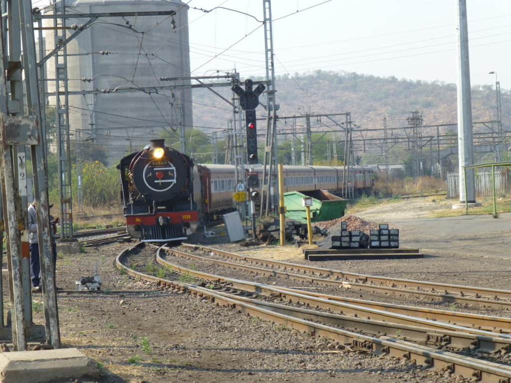The train curves around as it crosses the Metro lines.