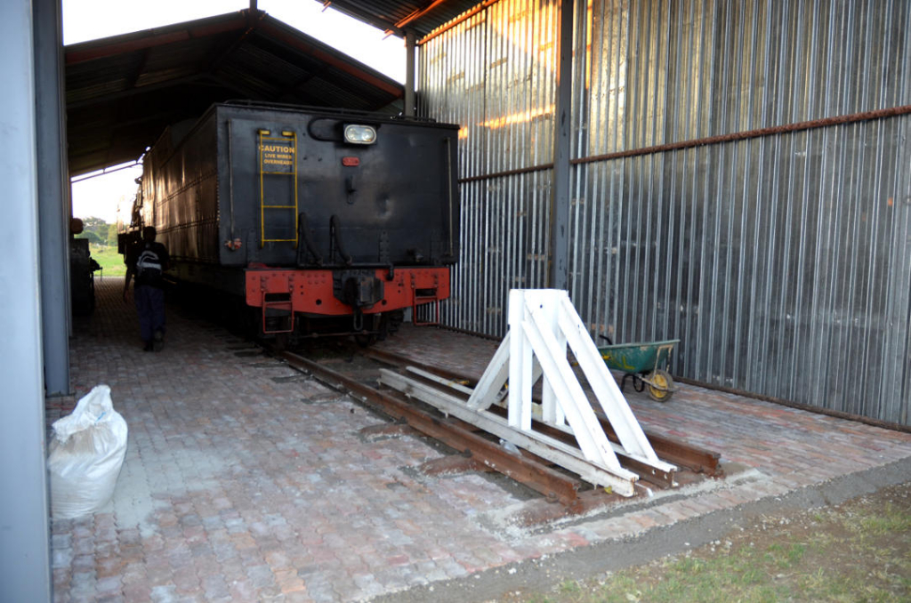 0hermanstad 2017 jan and 15ca 2850 and shed paving (7).JPG