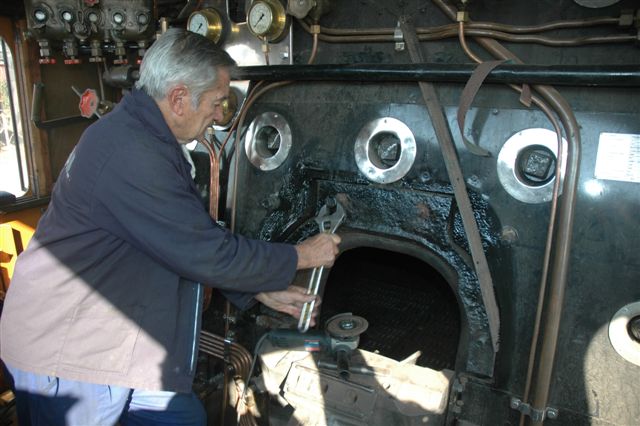 Oom John is cleaning the threads on the studs, prior to the firebox door frame being refitted to 15F 3117. As far as restoration goes, there is at present almost no work left on her to do. First trial light upwill be at end August.