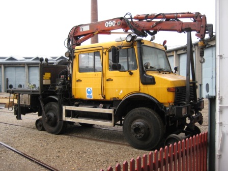 Engineering vehicle