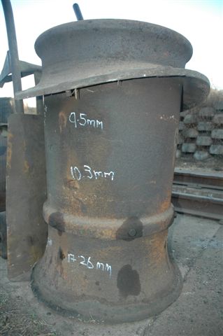 A freshly ultrasonic particle tested chimney and petticoat for 15F 3117. The old chimney had a lot of wear and many pin holes in.