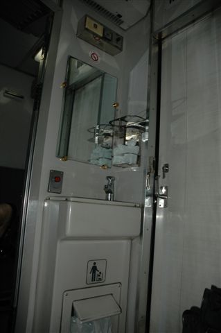 2 - washbasin<br /><br />September 2007. Photo Nathan Berelwoitz.