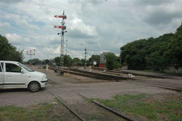 Where has all the wire gone?!! Latest improvement at the Rovos Rail Capital Park site is the removal of the inner perimeter fencing. Opens up a lot of new photo opportunities.