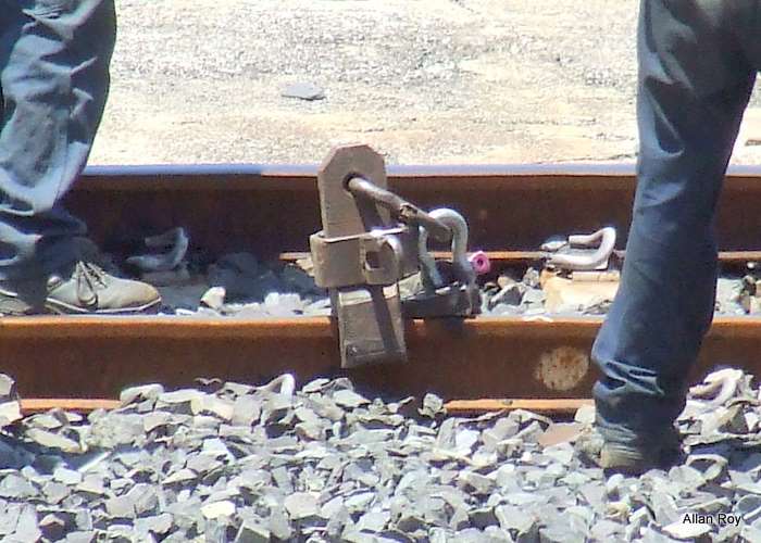 the clamp that fits on the track