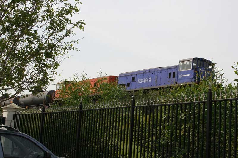 Stopped between the Port Jackson. Not good for my photos