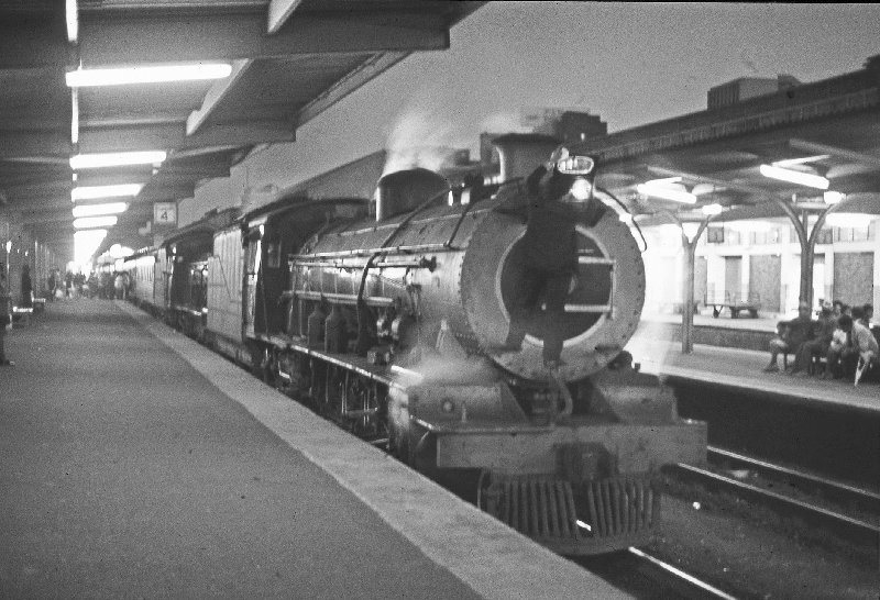 15ARs Graaf Reinet passenger at P E.jpg