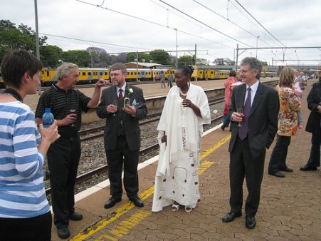 Driver Cliff makes a point to John and Jane at Pretoria North Station while Nick and Miemie look on with alcoholic and non-alcoholic drinks respectively<br /><br />Photo by David Brown 27/10/07