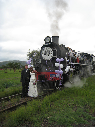 Cheugnette poses with John and Jane<br /><br />Photo by David Brown 28/10/07