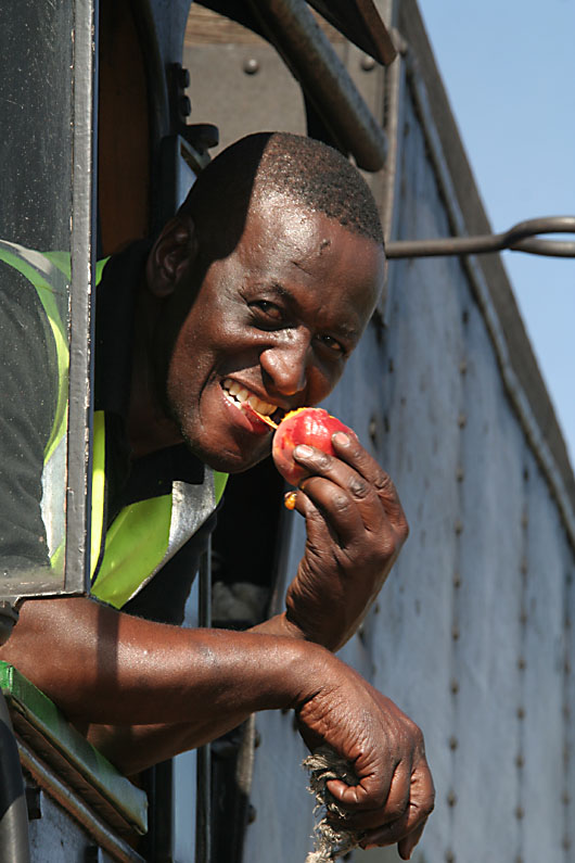 BZ recharges his batteries at Pyramid South. That apple tastes soooo gooood...